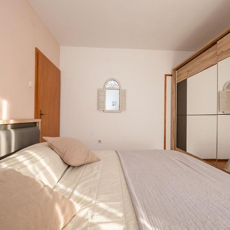 Apartments Vladimir 2836 Palit Chambre photo